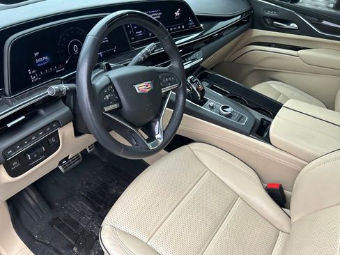 Used 2023 Cadillac Escalade Premium Luxury w/ Performance Package image 13