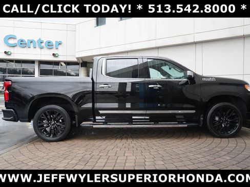 Used 2024 Chevrolet Silverado 1500 High Country w/ Technology Package image 2