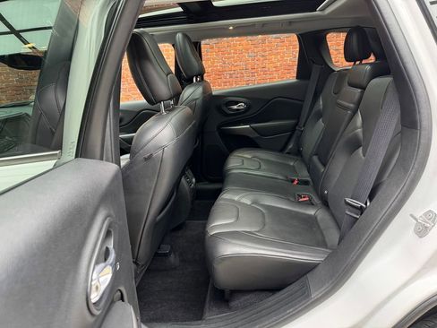 Used 2019 Jeep Cherokee Limited image 7