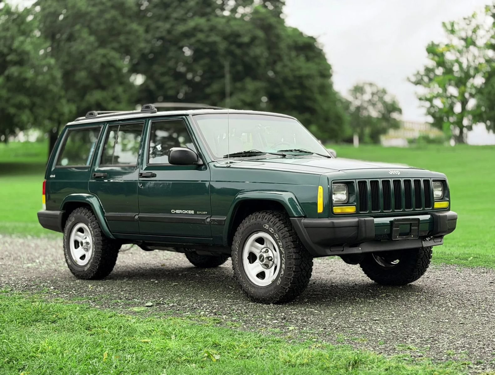 Used 1999 Jeep Cherokee 4WD 4-Door image 2