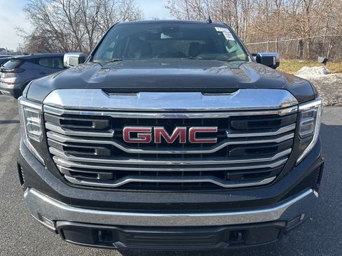 Used 2025 GMC Sierra 1500 SLT image 2