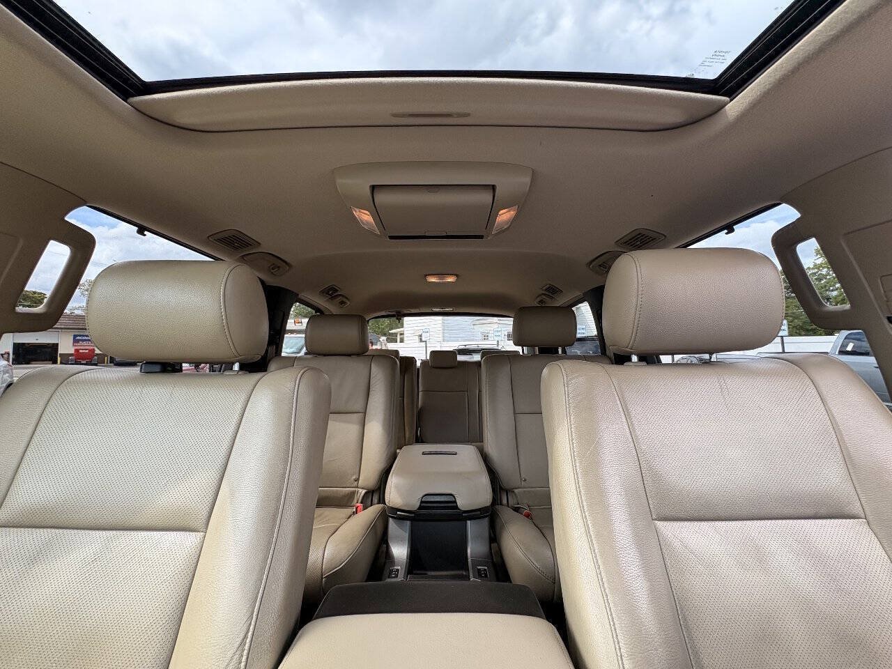 Used 2011 Toyota Sequoia Platinum AWD/4WD image 28
