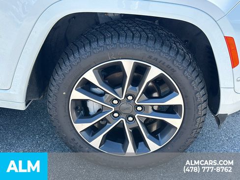 Used 2023 Jeep Grand Cherokee Overland AWD/4WD image 14