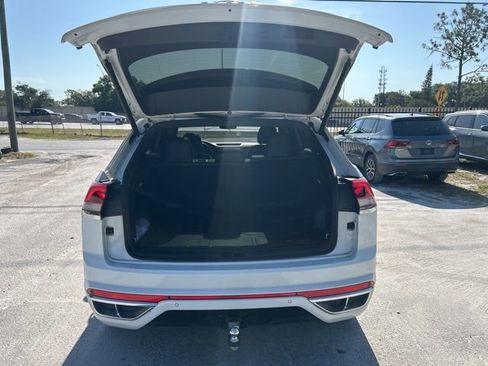 Used 2021 Volkswagen Atlas Cross Sport SE w/ Panoramic Sunroof Package image 7