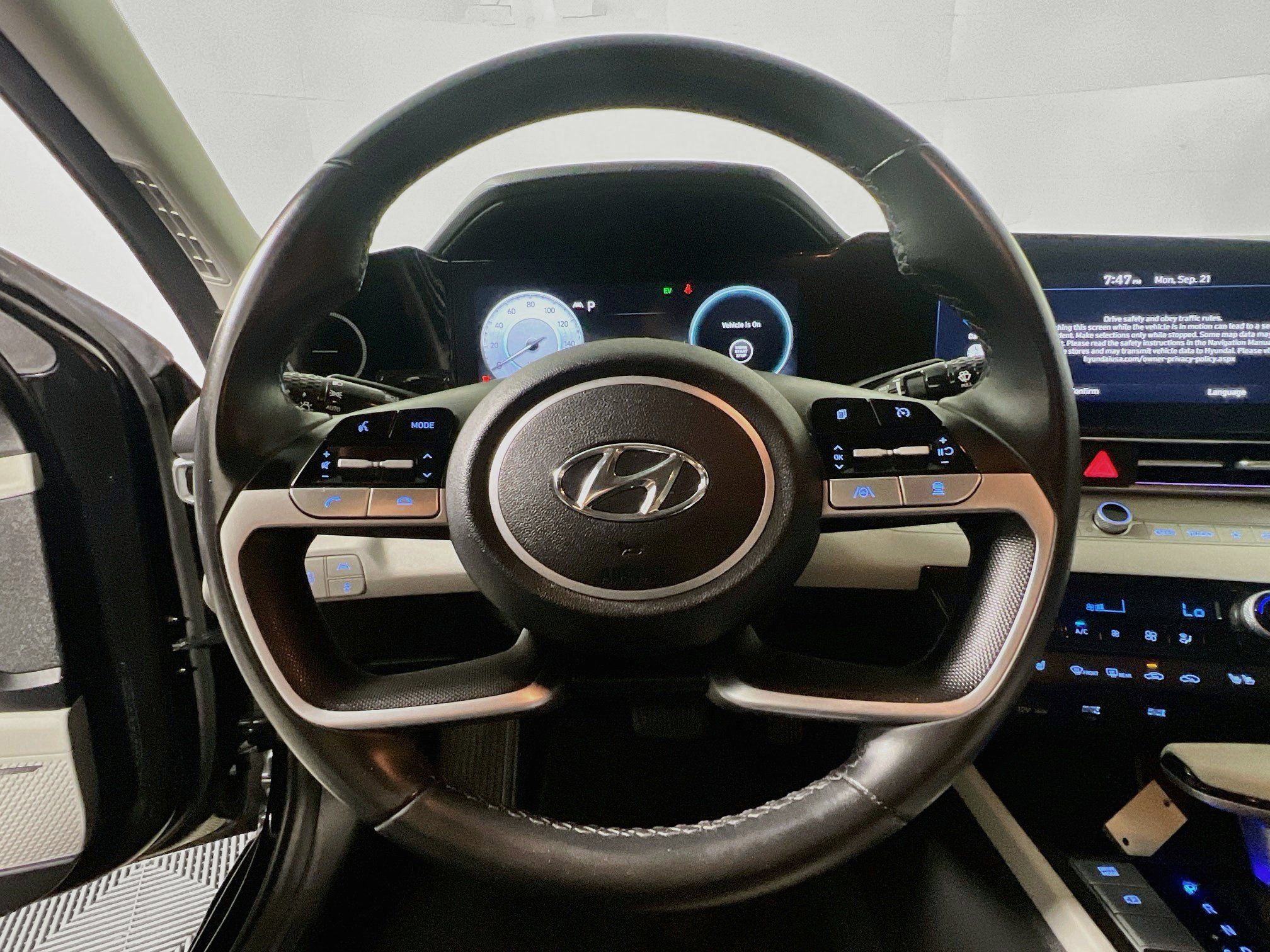 Used 2023 Hyundai Elantra Limited FWD image 17