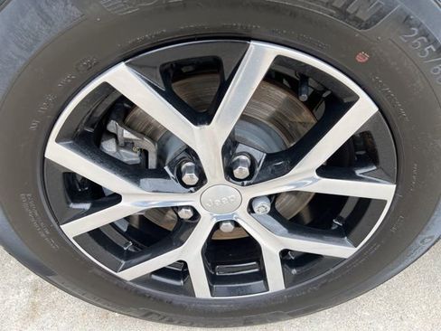 Used 2023 Jeep Grand Cherokee L Limited w/ Luxury Tech Group II AWD/4WD image 7