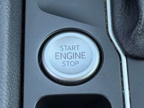 Used 2022 Volkswagen Atlas SEL R-Line image 27