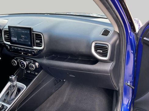 Used 2022 Hyundai Venue SEL FWD image 18
