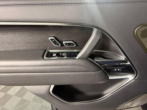 Used 2024 Land Rover Range Rover Long Wheelbase Autobiography image 23