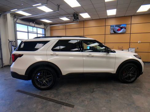 Used 2025 Ford Explorer ST w/ Sun And Sound Package AWD/4WD image 8