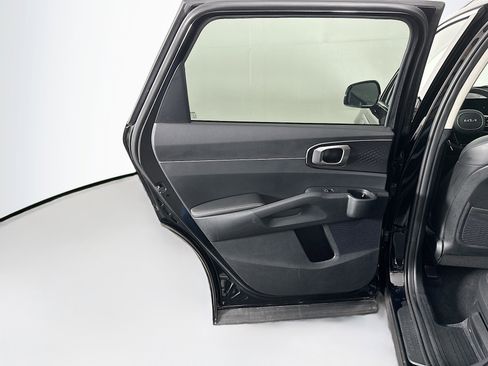 Used 2024 Kia Sorento S image 26