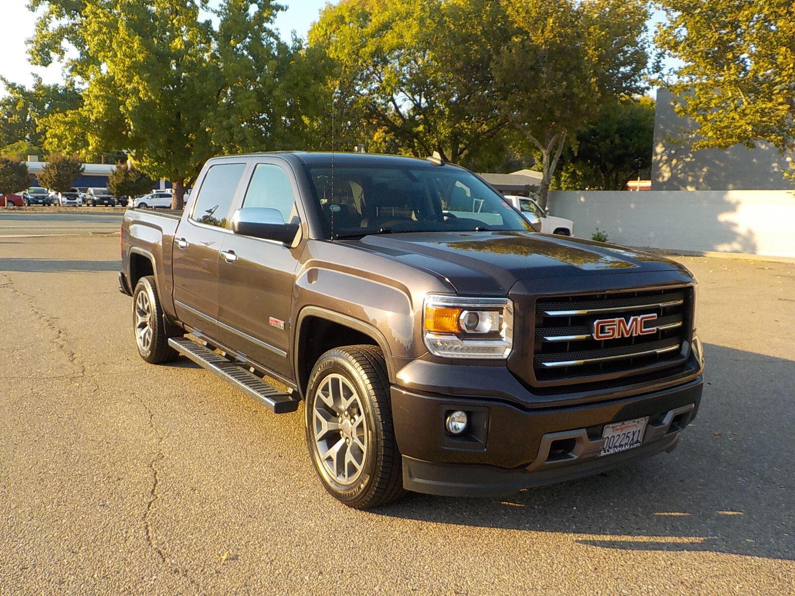 Used 2015 GMC Sierra 1500 SLT w/ All-Terrain Package AWD/4WD image 3