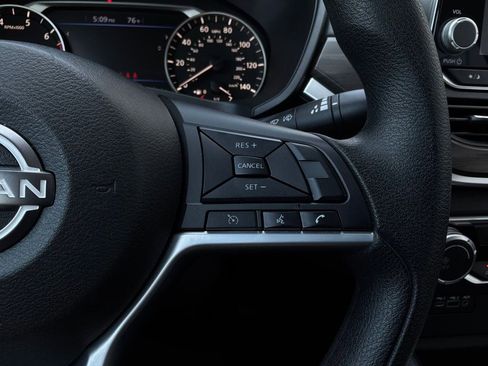 Used 2025 Nissan Altima 2.5 SV FWD image 33