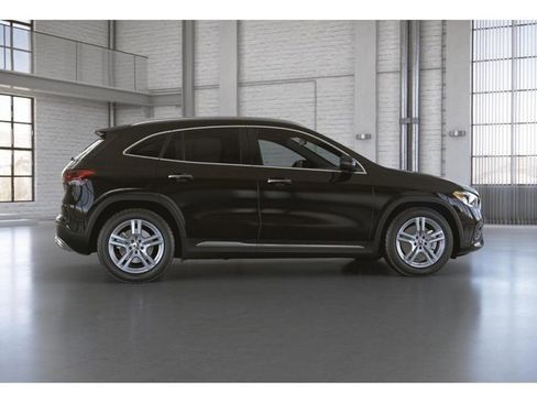 Used 2023 Mercedes-Benz GLA 250 4MATIC w/ Premium Package image 18