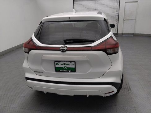 Used 2022 Nissan Kicks S FWD image 7