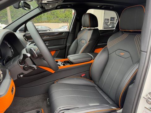 Used 2025 Bentley Bentayga AWD/4WD image 9