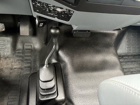 Used 2015 Ford F550 4x4 Regular Cab Super Duty image 44