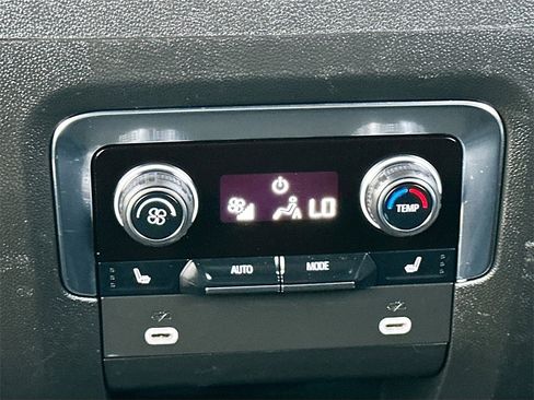 Used 2023 Chevrolet Suburban Premier image 26