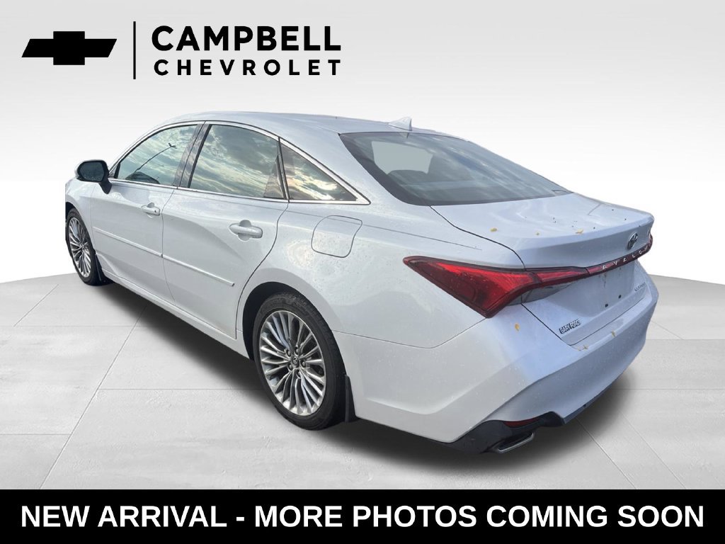 Used 2019 Toyota Avalon Limited FWD image 3