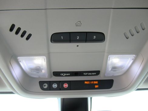 Certified 2018 Chevrolet Equinox Premier FWD image 26