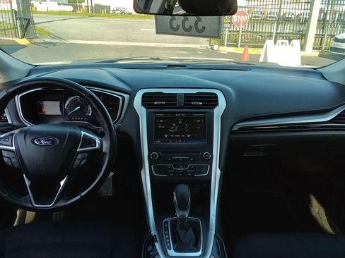 Used 2016 Ford Fusion SE image 13
