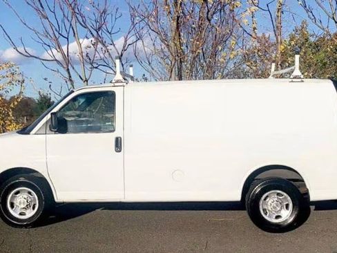 Used 2014 Chevrolet Express 3500 Extended RWD image 4