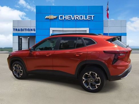 Used 2024 Chevrolet Trax LT w/ Driver Confidence Package FWD image 7
