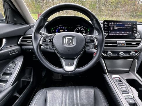 Used 2019 Honda Accord Touring image 6