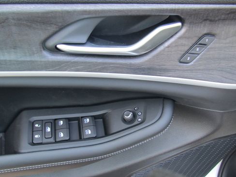 New 2025 Jeep Grand Cherokee Limited image 12