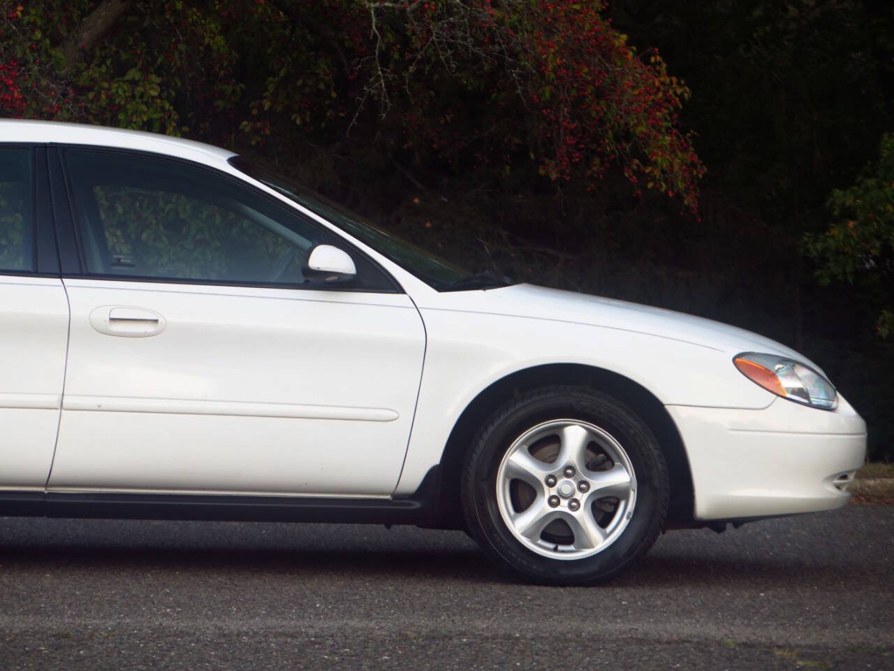 Used 2003 Ford Taurus SES FWD image 23