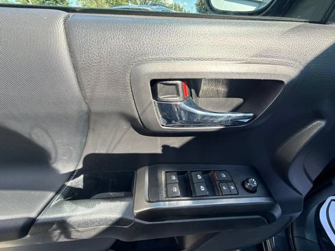 Used 2023 Toyota Tacoma TRD Off-Road w/ Black Out Package (TMS) AWD/4WD image 15
