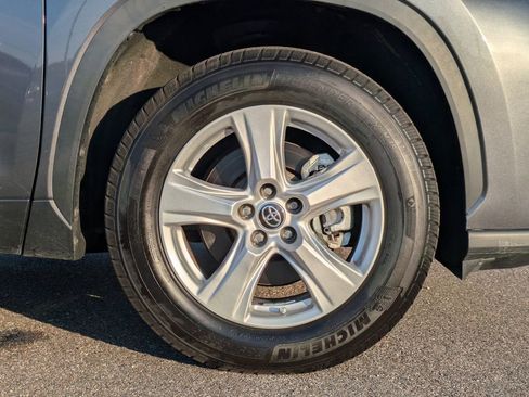 Used 2023 Toyota Highlander LE image 9