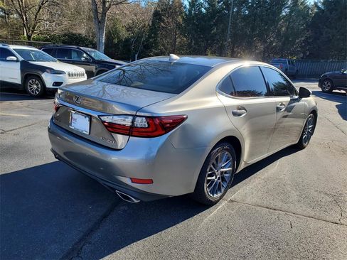 Used 2018 Lexus ES 350 w/ Premier Package image 3
