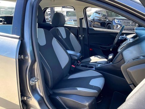 Used 2014 Ford Focus SE w/ SE Sport Package image 9