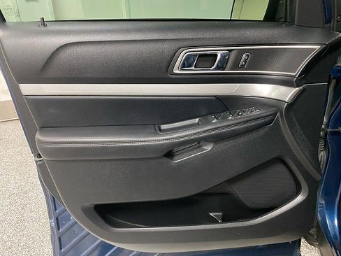 Used 2017 Ford Explorer XLT w/ Equipment Group 202A image 11