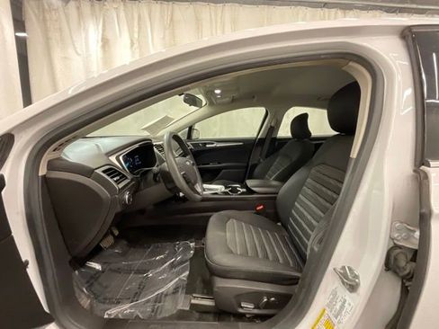 Used 2016 Ford Fusion SE FWD image 10
