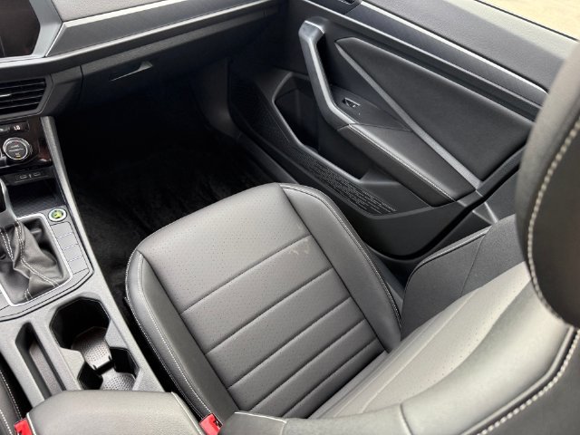 Used 2024 Volkswagen Jetta SE w/ Panoramic Sunroof Package FWD image 24