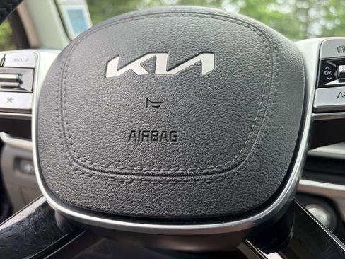 Used 2025 Kia Telluride S FWD image 19