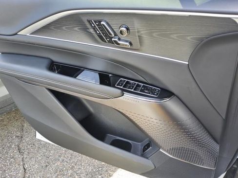 Used 2025 Cadillac Lyriq Luxury RWD image 6