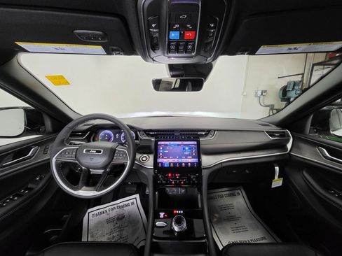 New 2025 Jeep Grand Cherokee Limited image 12