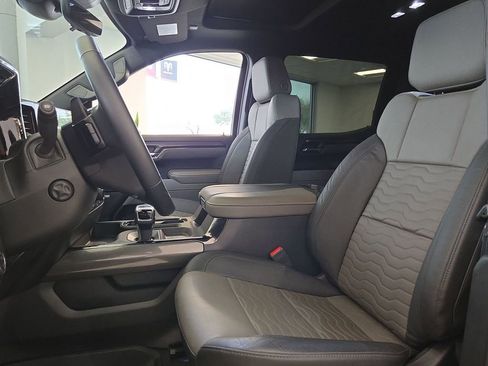 Used 2025 Chevrolet Silverado 1500 ZR2 w/ Technology Package image 15