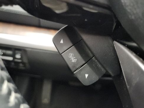 Used 2019 Subaru Outback 2.5i Limited AWD/4WD image 16