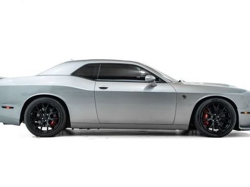 Used 2016 Dodge Challenger SRT Hellcat RWD image 5