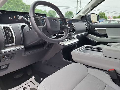 New 2026 Ford Expedition Platinum w/ Driver's Package AWD/4WD image 7