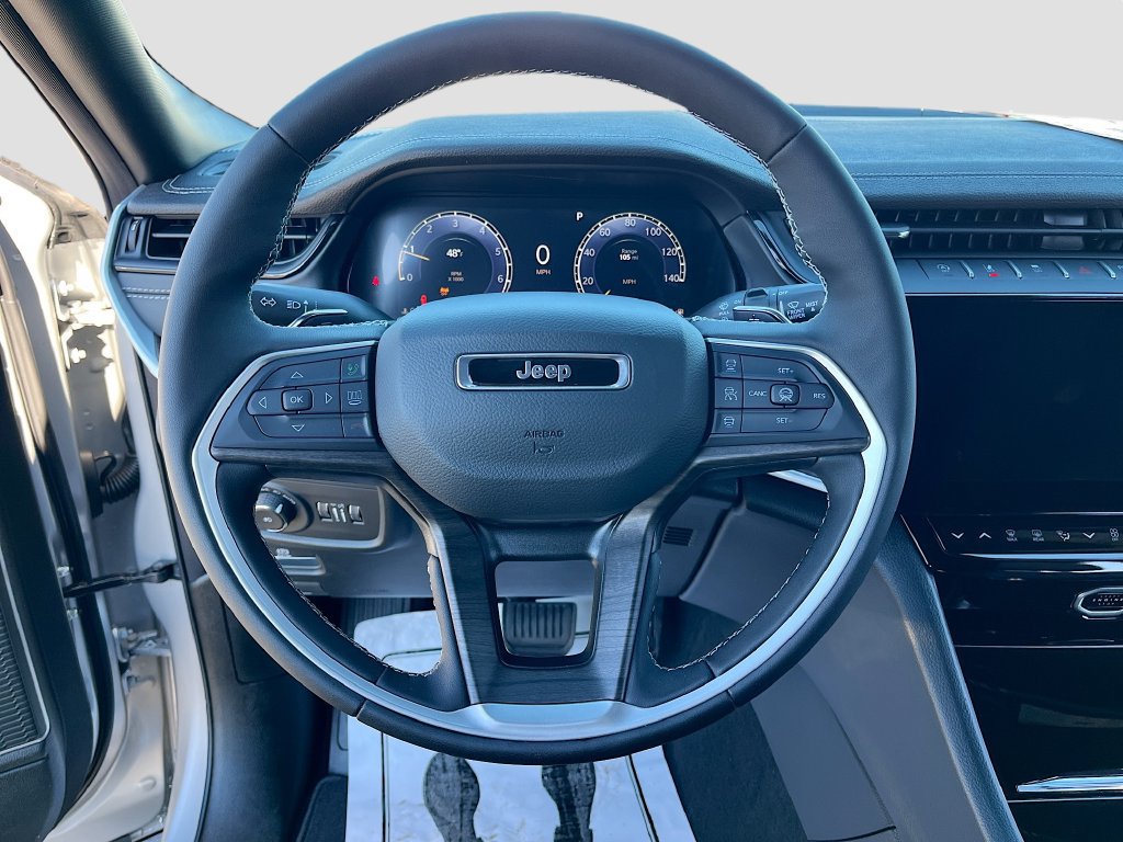 New 2026 Jeep Grand Cherokee Limited w/ Luxury Tech Group II RWD image 11