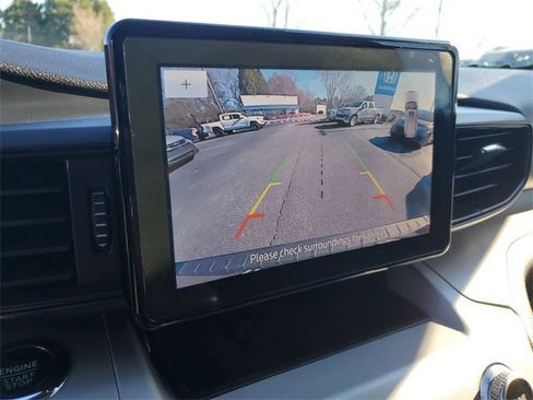 Used 2023 Ford Explorer XLT image 27