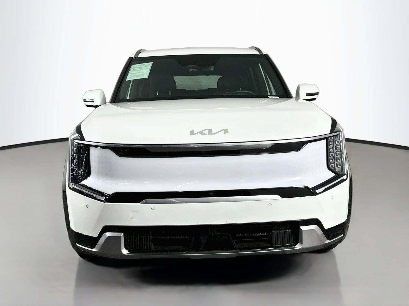 Used 2024 Kia EV9 Land w/ Towing Package AWD/4WD image 2