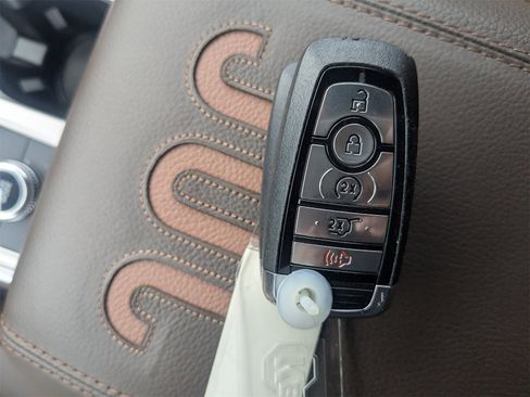 Used 2023 Ford Explorer King Ranch w/ Technology Package image 33