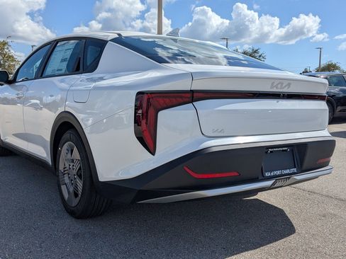 New 2025 Kia K4 LX image 7
