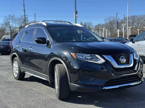 Used 2019 Nissan Rogue SV image 3